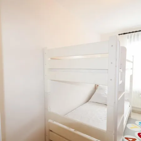 Apartment Titania 3 *